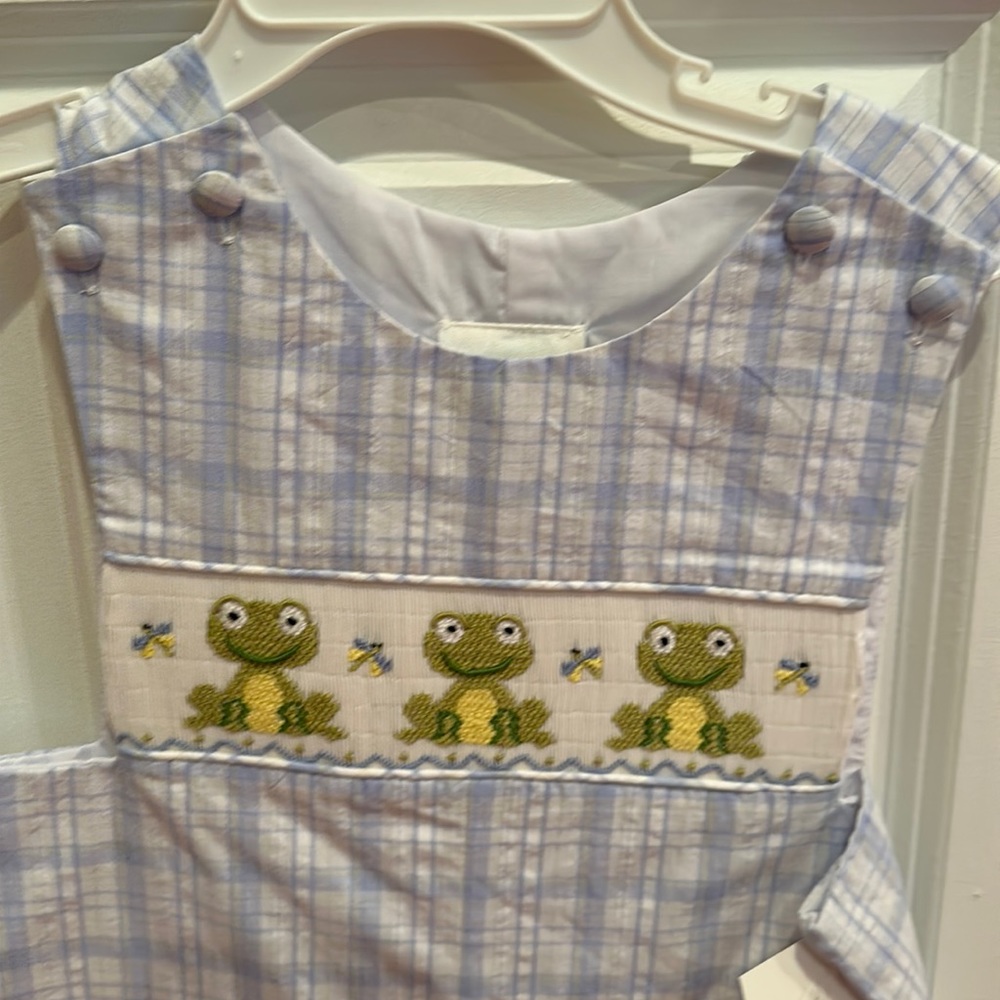 NWT smoke free home frog smocked outfit